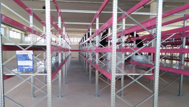 Quale scaffalatura scegliere per il tuo magazzino? La guida completa